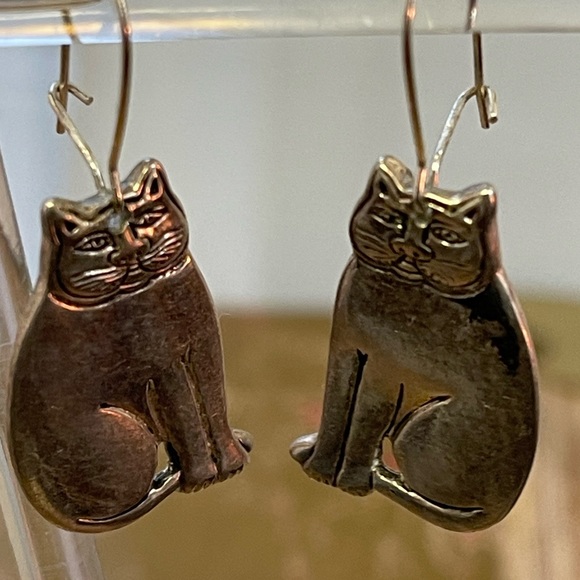 Laurel Burch Jewelry - Signed Laurel Burch Silver Tone Cat Earrings